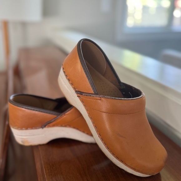 Dansko Shoes - Dansko Clogs Womens EUR 38 Brown Leather Classic Work Stability Comfort Shoe